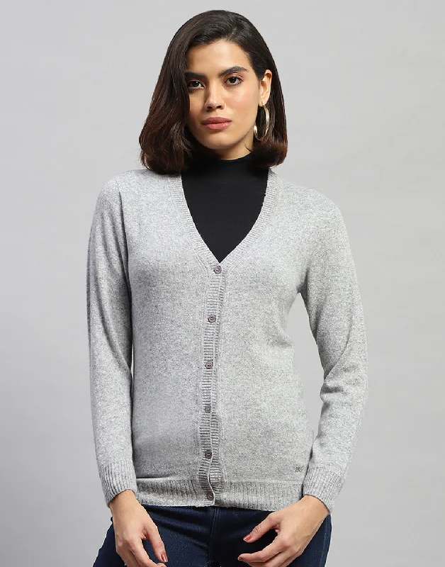 cardigan warm pattern -Women Grey Solid V Neck Full Sleeve Cardigan